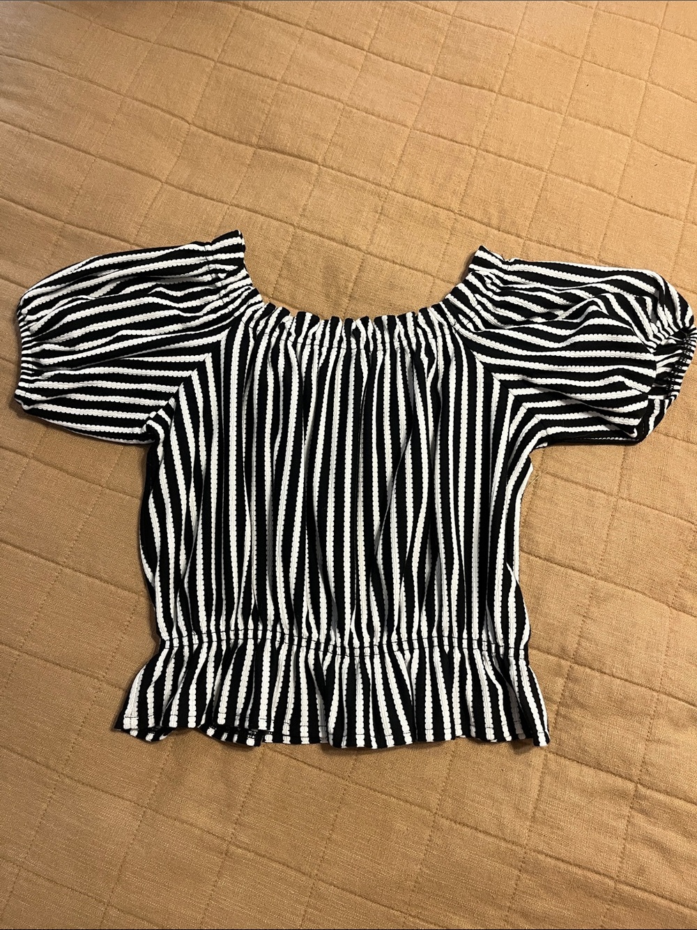 H&M Ruffle Top - Picture 3 of 3